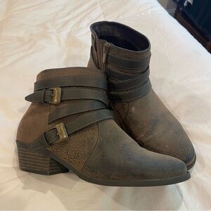 Torrid Moto Ankle Boot with Buckles Zipper 9W